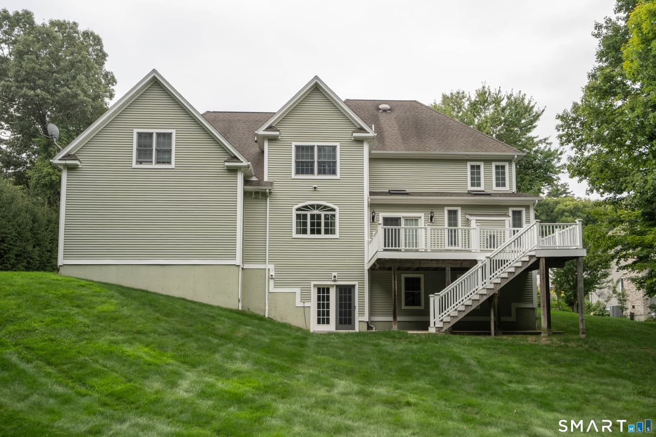16 Hendrickson Lane photo 2