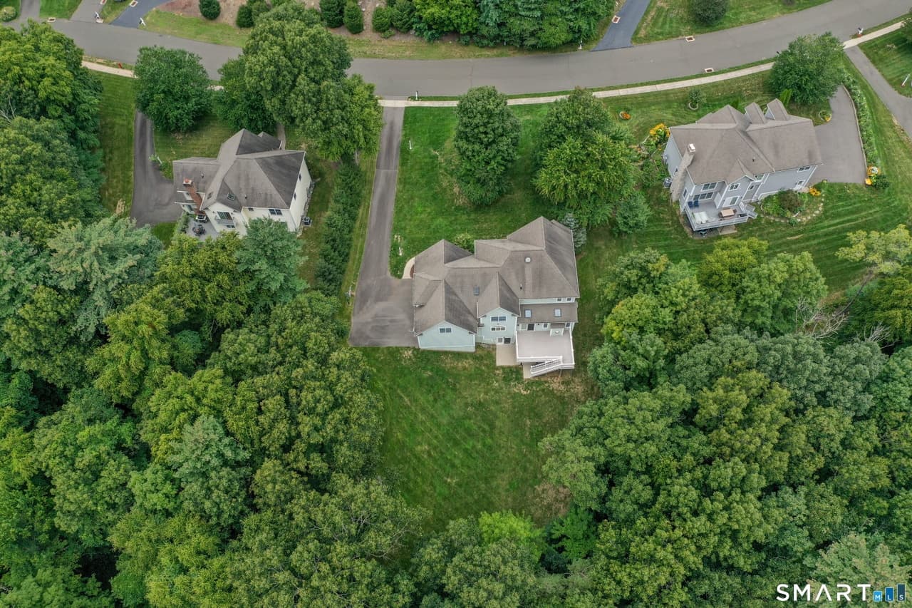 16 Hendrickson Lane photo 3