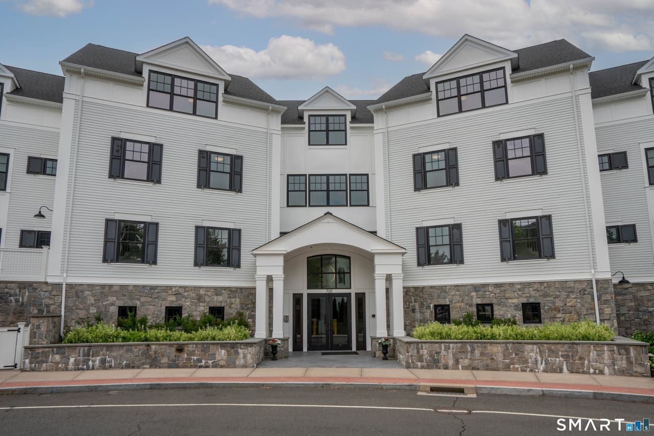 788 Farmington Avenue, Unit 303