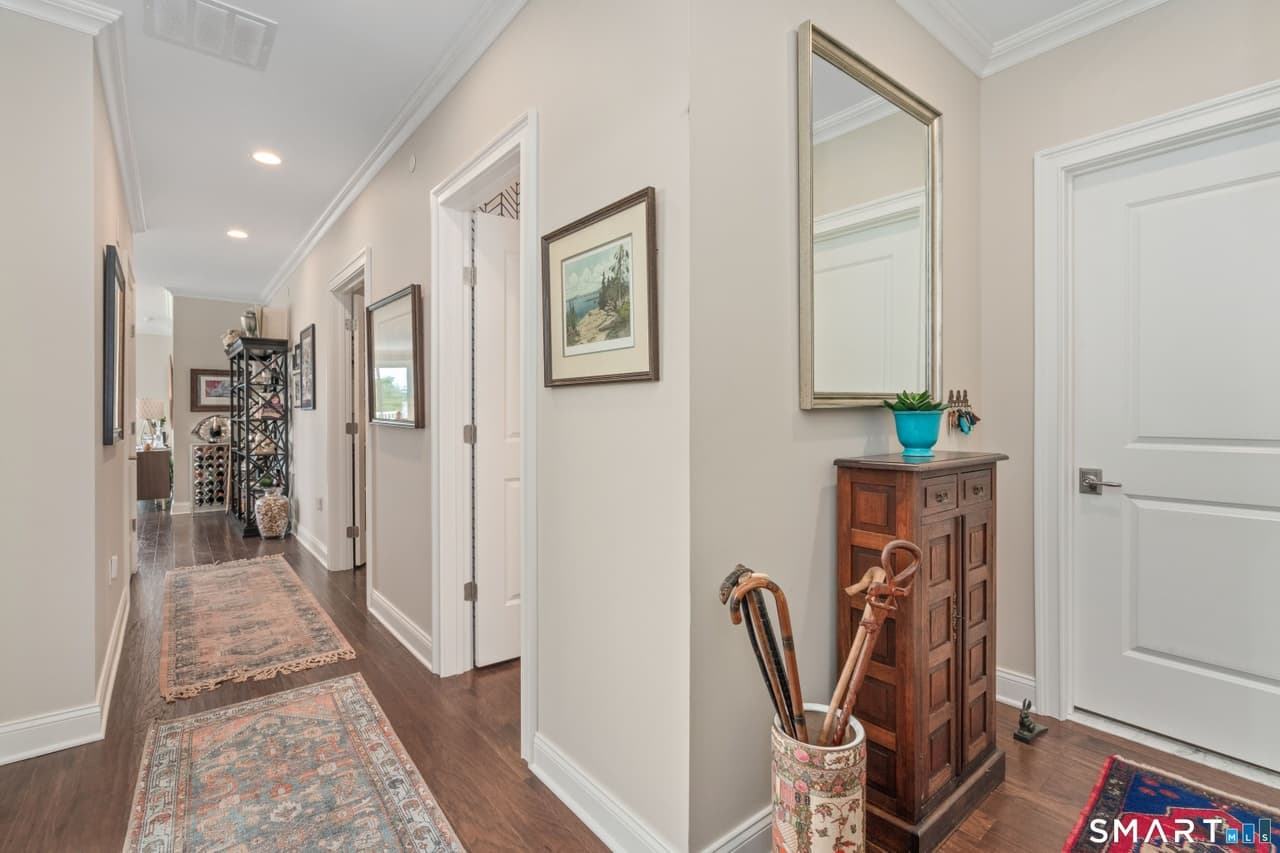 788 Farmington Avenue, Unit 303 photo 2