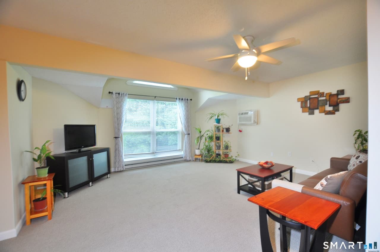 90 Wellington Drive, Unit 90 photo 3
